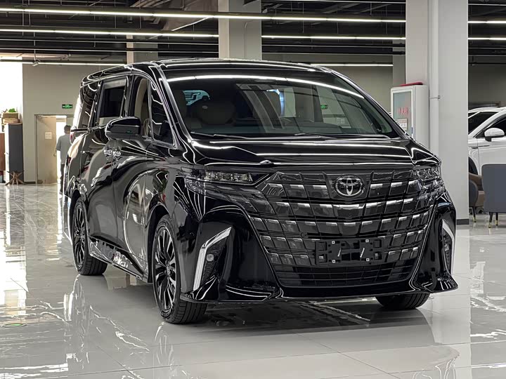 Toyota Alphard, 2024 — фото 3 из 9