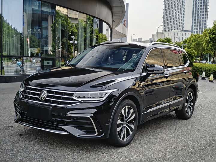 Volkswagen Tiguan L Pro, 2023 — фото 3 из 9