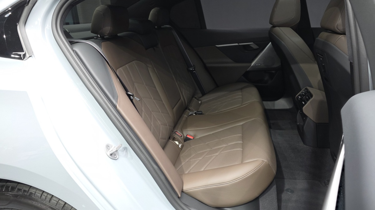 BMW 5 Series, 2025 — фото 12 из 12