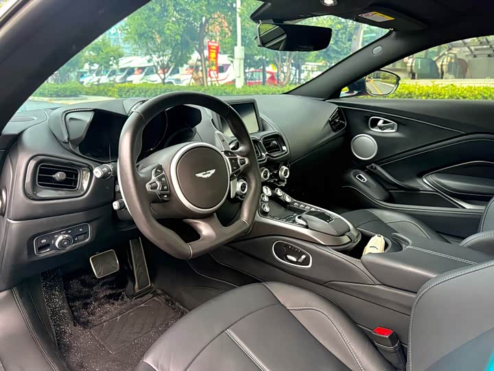 Aston Martin V8 Vantage, 2023 — фото 4 из 9