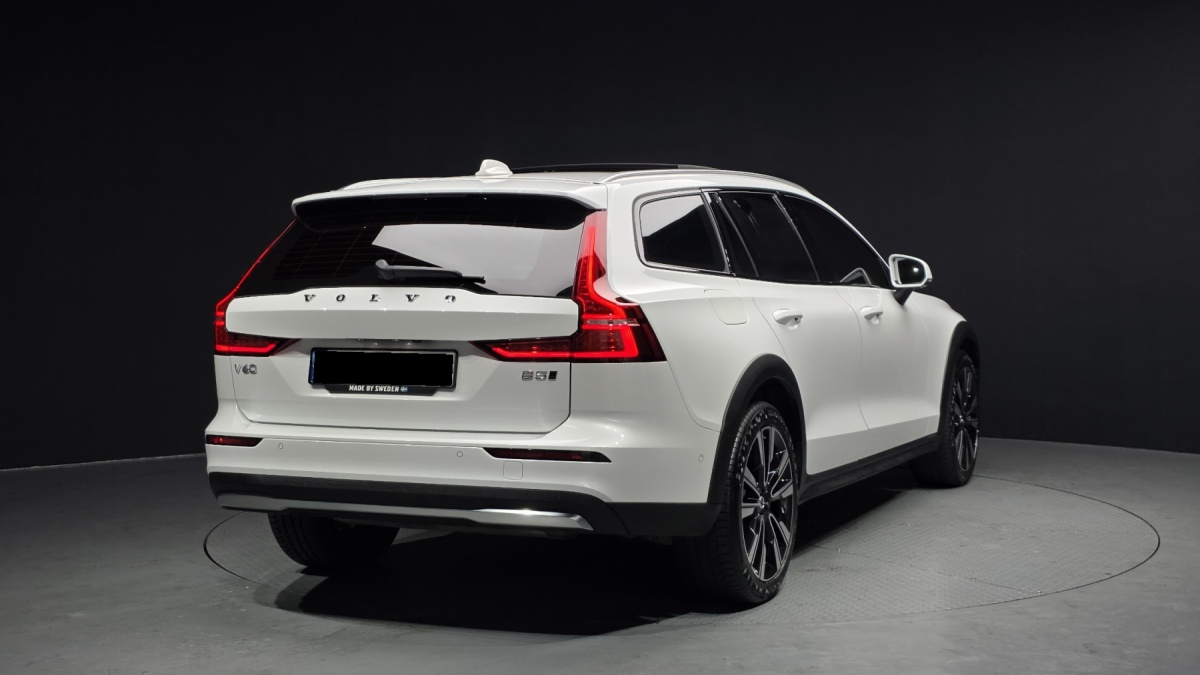 Volvo V60, 2022 — фото 2 из 12