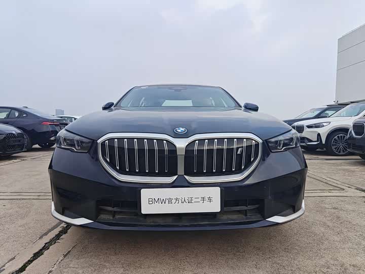 BMW i5, 2025 — фото 2 из 9