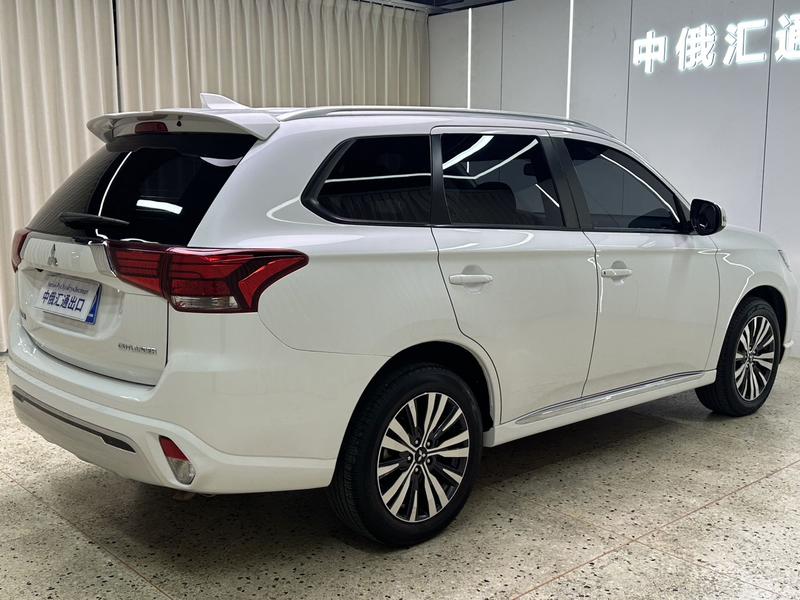 Mitsubishi Outlander, 2022 — фото 6 из 12