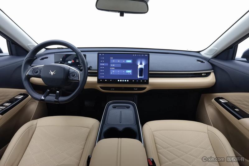 BAIC Arcfox T1, 2025 — фото 8 из 12