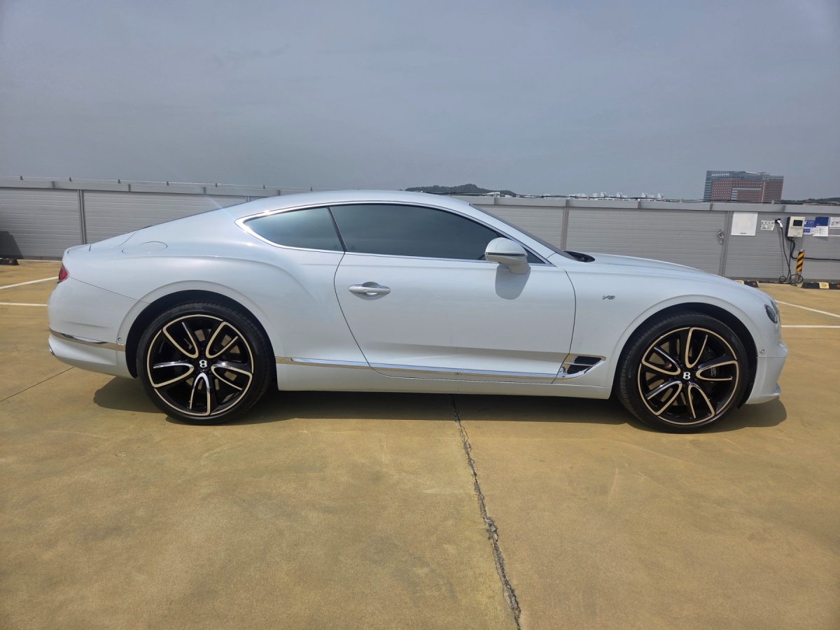 Bentley Continental GT, 2022 — фото 2 из 12