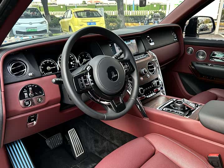 Rolls-Royce Cullinan, 2021 — фото 3 из 7