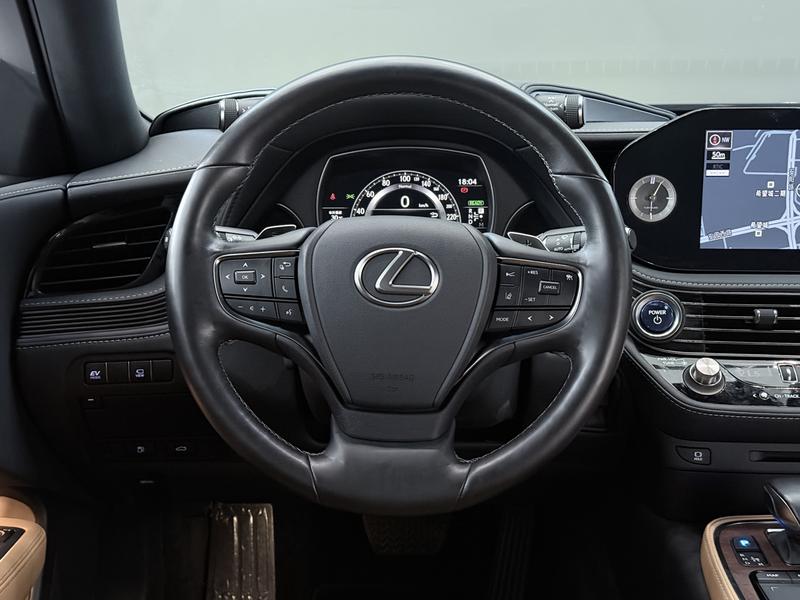 Lexus LS, 2022 — фото 10 из 12
