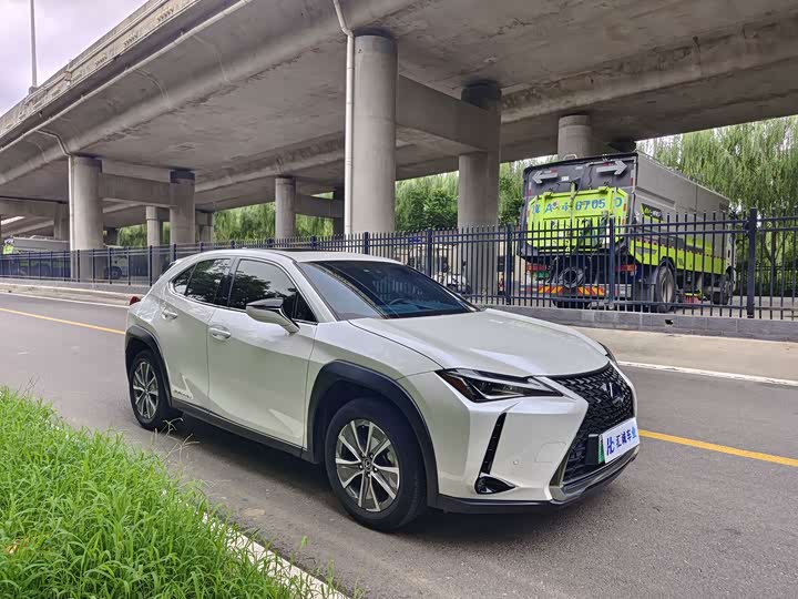 Lexus UX Hybrid, 2022 — фото 7 из 9