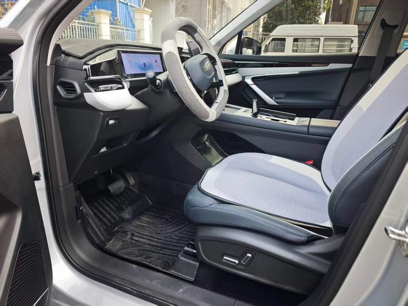 Geely Atlas L, 2024 — фото 8 из 10