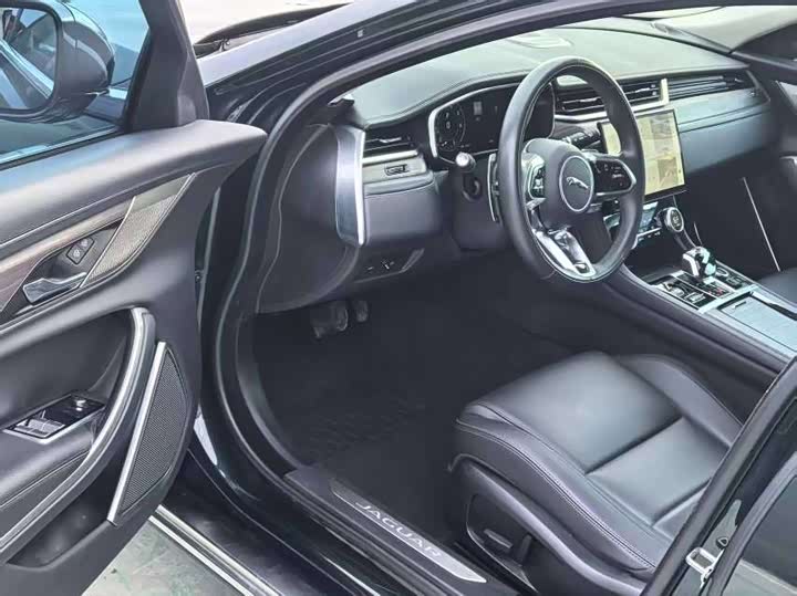 Jaguar XF L, 2023 — фото 6 из 9