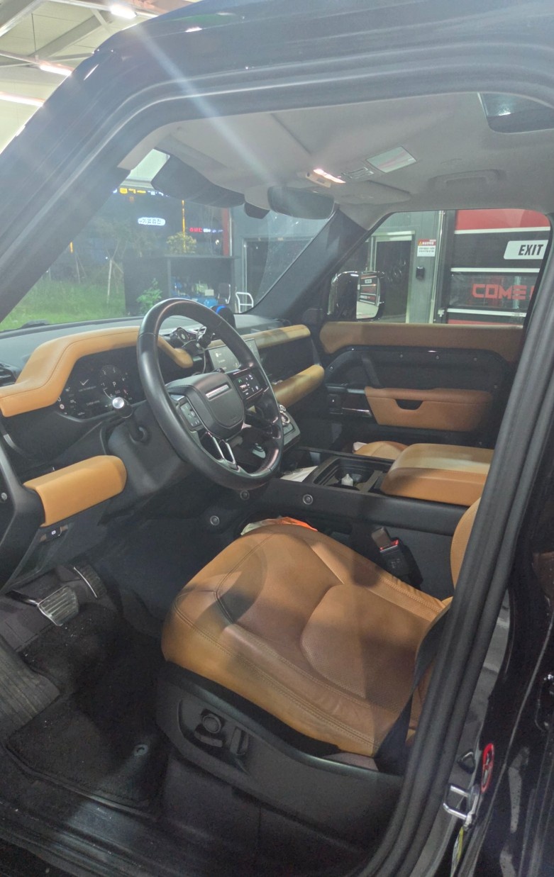 Land Rover Defender, 2022 — фото 7 из 12