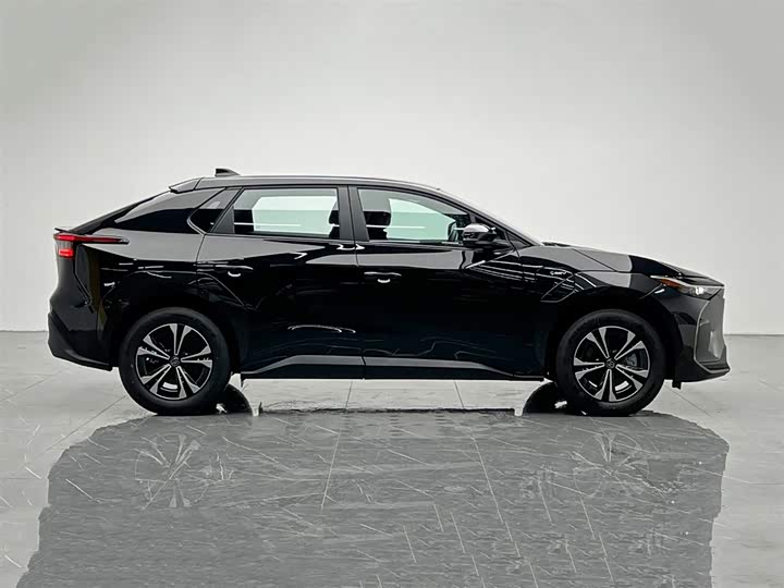 Toyota bZ4X Platinum, 2026 — фото 7 из 9