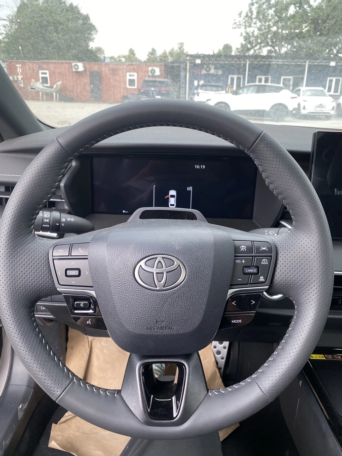 Toyota Camry, 2026 — фото 10 из 12