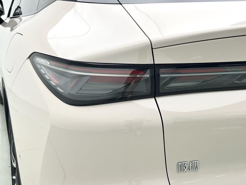 BAIC Arcfox Alpha S5, 2025 — фото 10 из 12