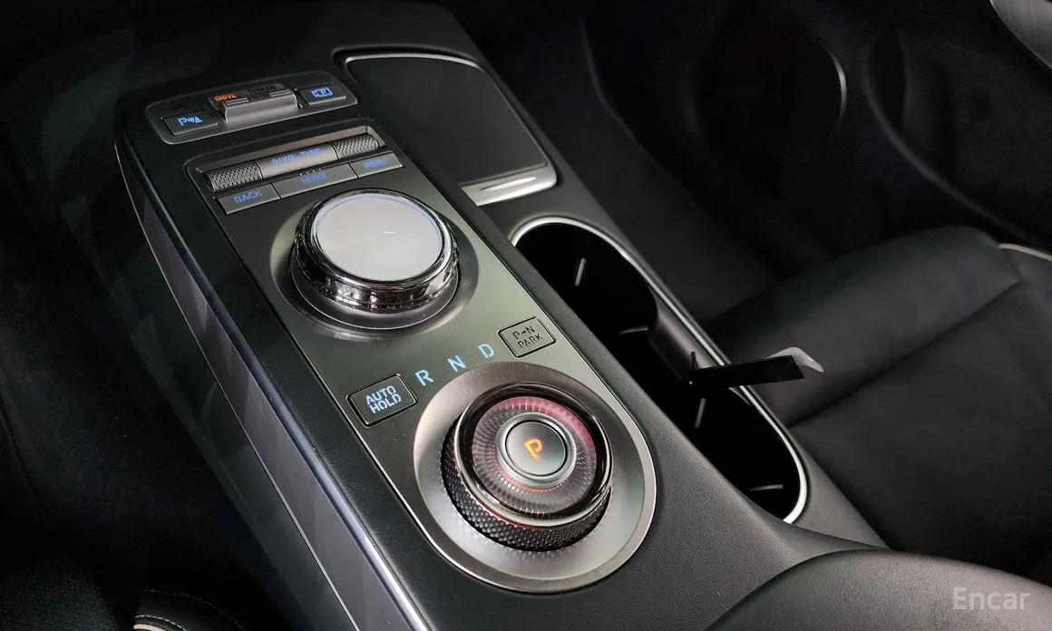 Genesis GV70, 2022 — фото 9 из 12