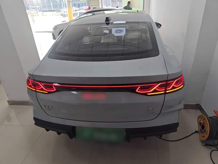BYD Qin L, 2025 — фото 6 из 9