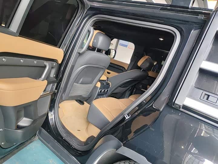 Land Rover Defender, 2025 — фото 2 из 5