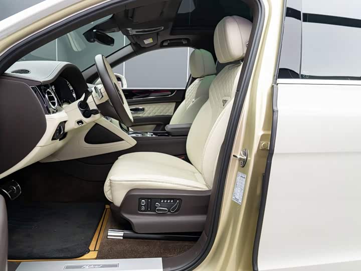 Bentley Bentayga Hybrid, 2021 — фото 9 из 9