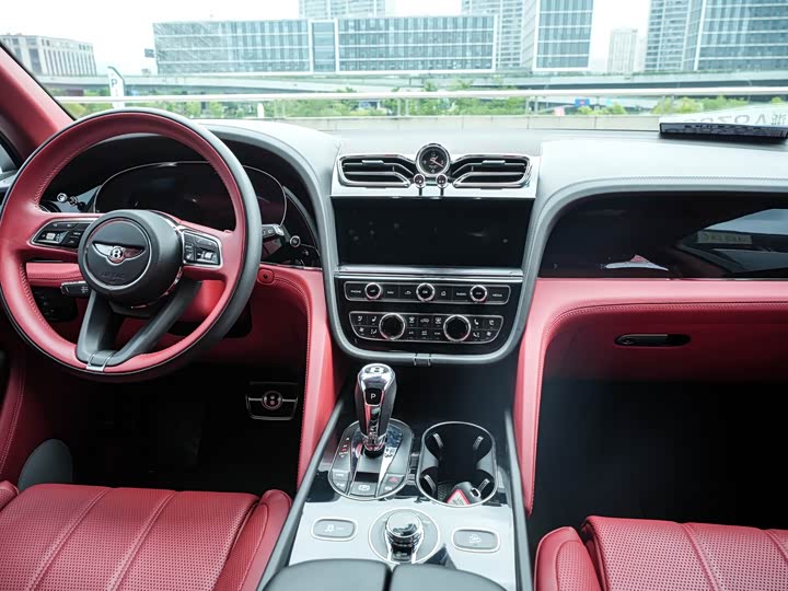 Bentley Bentayga, 2022 — фото 8 из 9