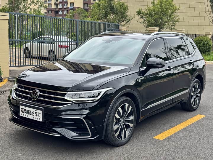 Volkswagen Tiguan L Pro, 2023 — купить в Смоленске под ключ