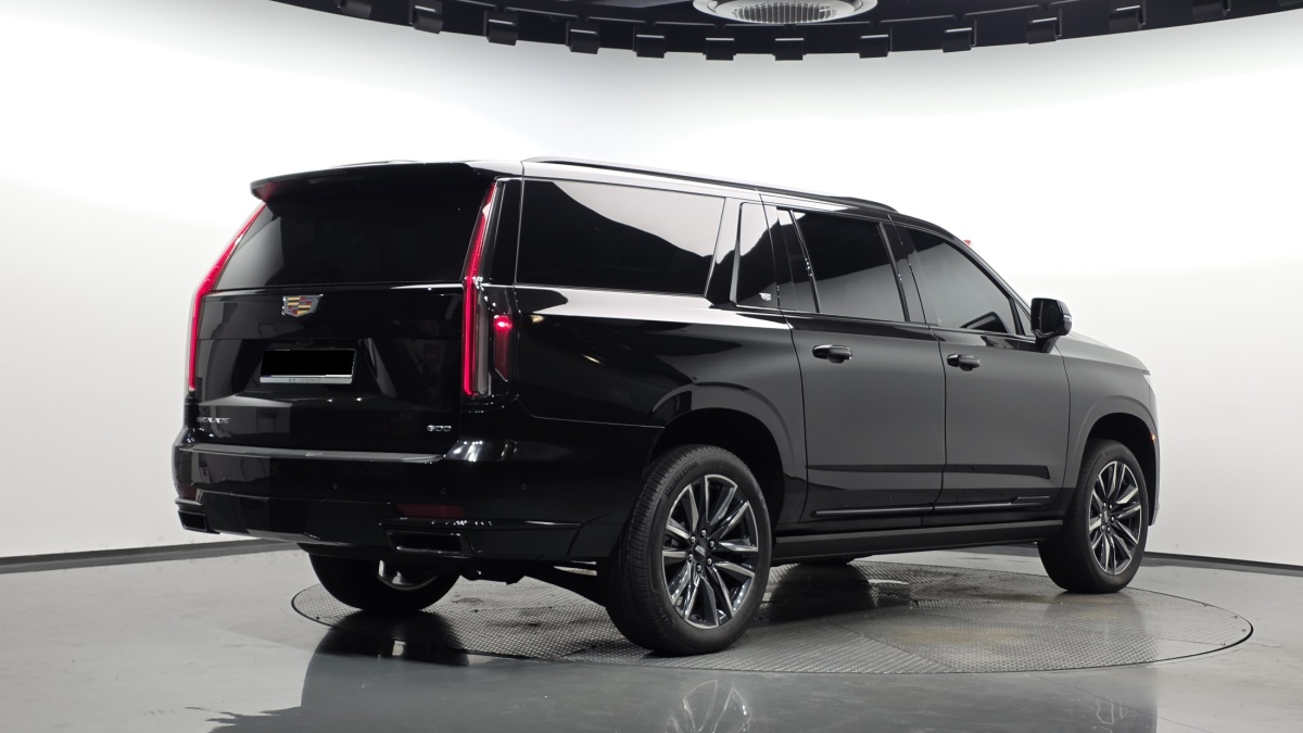 Cadillac Escalade, 2023 — фото 2 из 12