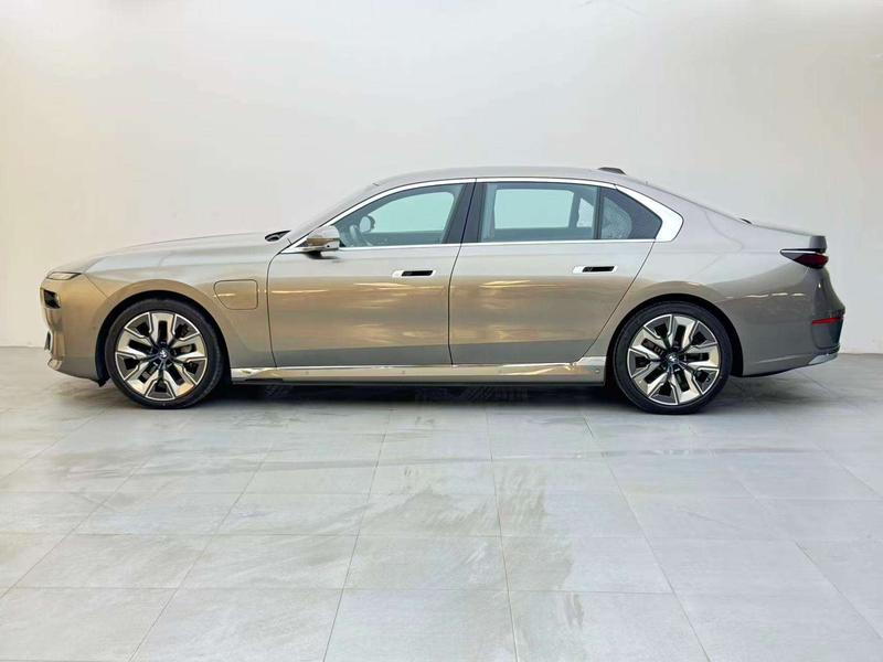 BMW i7, 2022 — фото 3 из 12