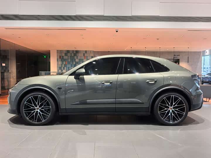 Porsche Macan EV, 2024 — фото 3 из 9