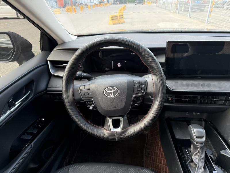 Toyota Camry, 2025 — фото 10 из 12