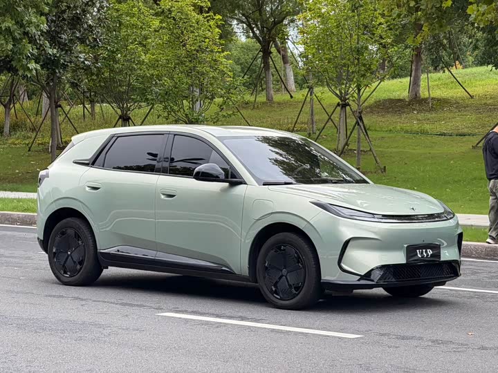 BAIC Arcfox T1, 2025 — фото 3 из 9