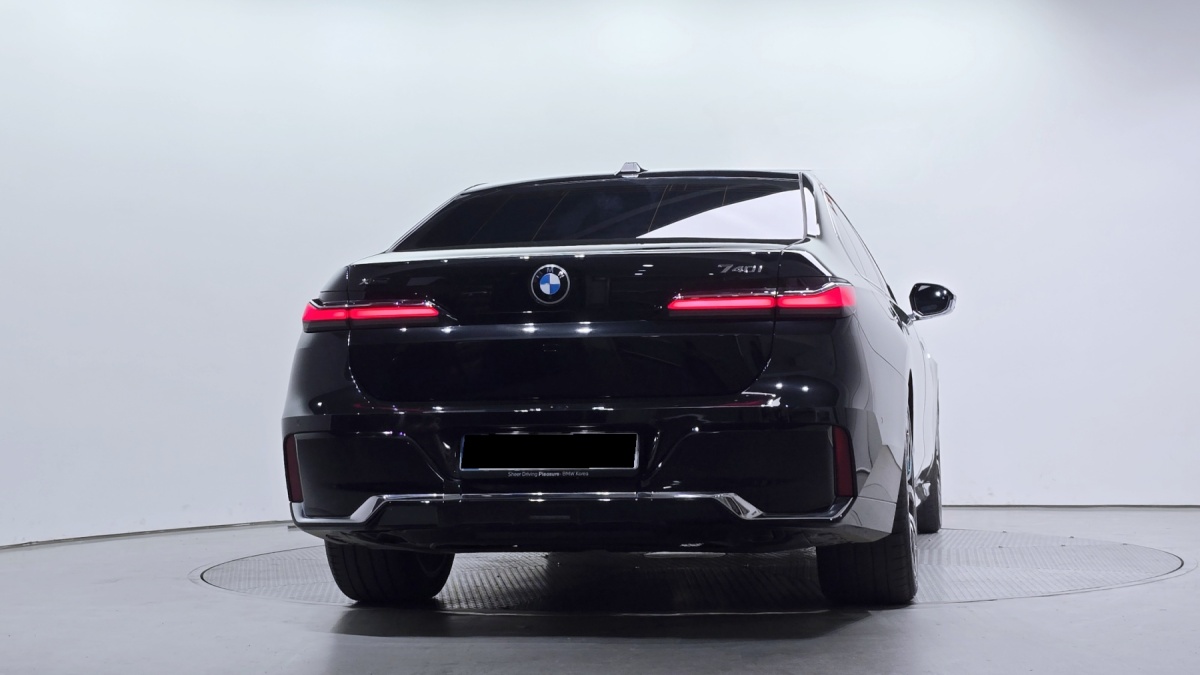 BMW 7 Series, 2025 — фото 4 из 12