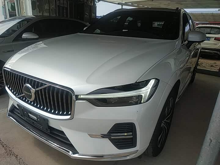 Volvo XC60, 2023 — фото 2 из 9