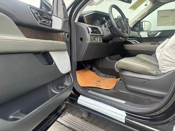 Lincoln Navigator, 2025 — фото 7 из 12