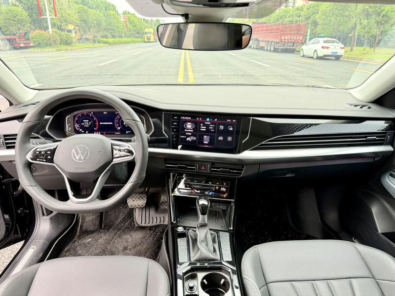 Volkswagen Passat, 2023 — фото 7 из 9