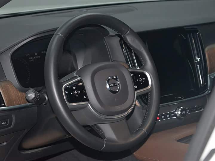 Volvo V90, 2023 — фото 7 из 9