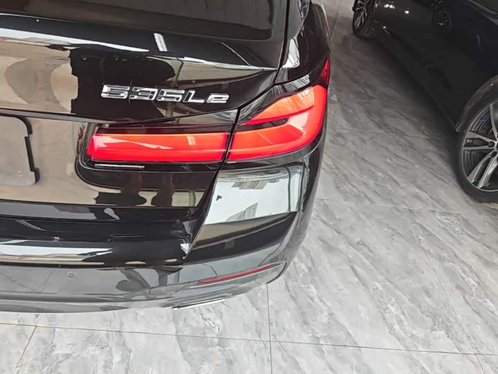 BMW 5 Series Hybrid, 2022 — фото 8 из 9