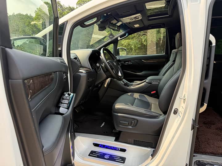 Toyota Alphard, 2022 — фото 4 из 9