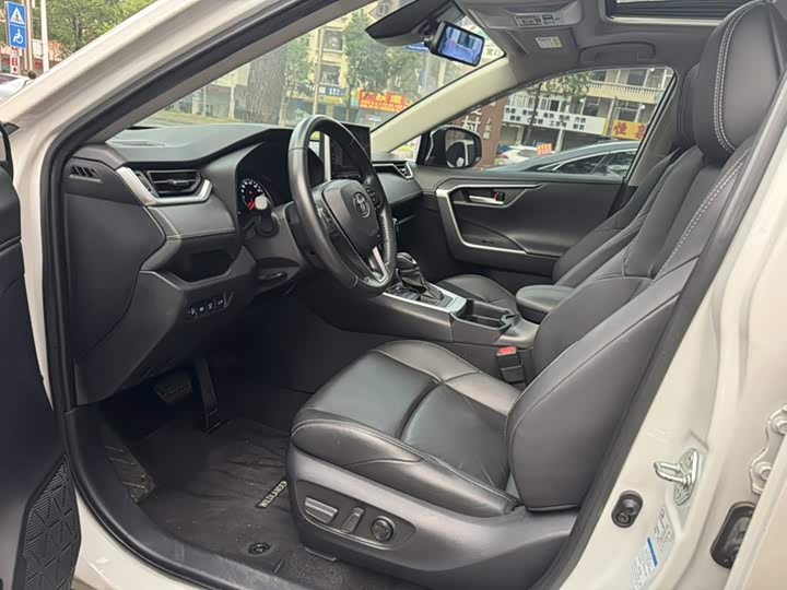 Toyota Wildlander, 2023 — фото 8 из 9