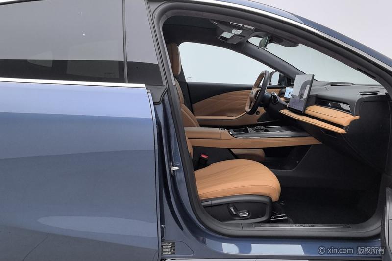 Geely Galaxy Starshine 8 EM-i, 2025 — фото 11 из 12