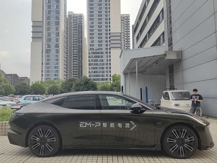 Lynk & Co 30 EM-P Hybrid, 2025 — фото 7 из 9