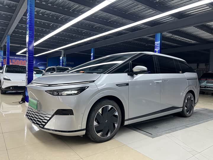 XPeng X9, 2023 — купить в Брянске под ключ