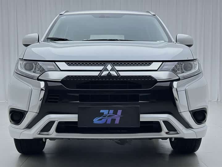Mitsubishi Outlander, 2022 — фото 2 из 9