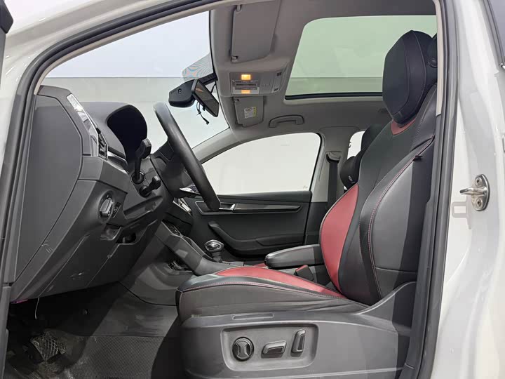 Skoda Karoq, 2023 — фото 7 из 9