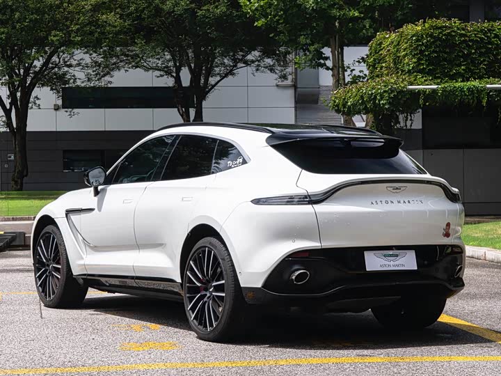 Aston Martin DBX, 2023 — фото 5 из 9