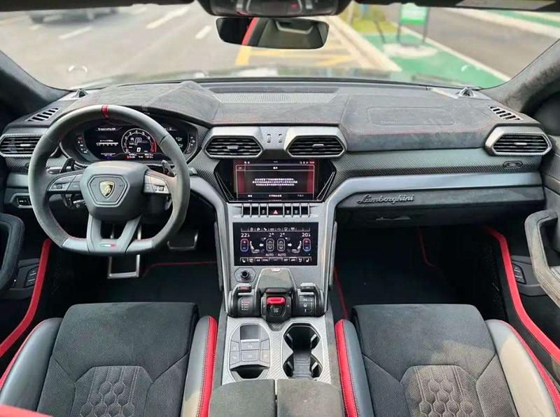 Lamborghini Urus, 2022 — фото 6 из 9