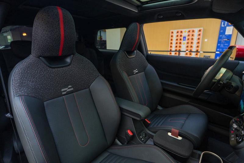 Mini Mini JCW, 2025 — фото 11 из 12