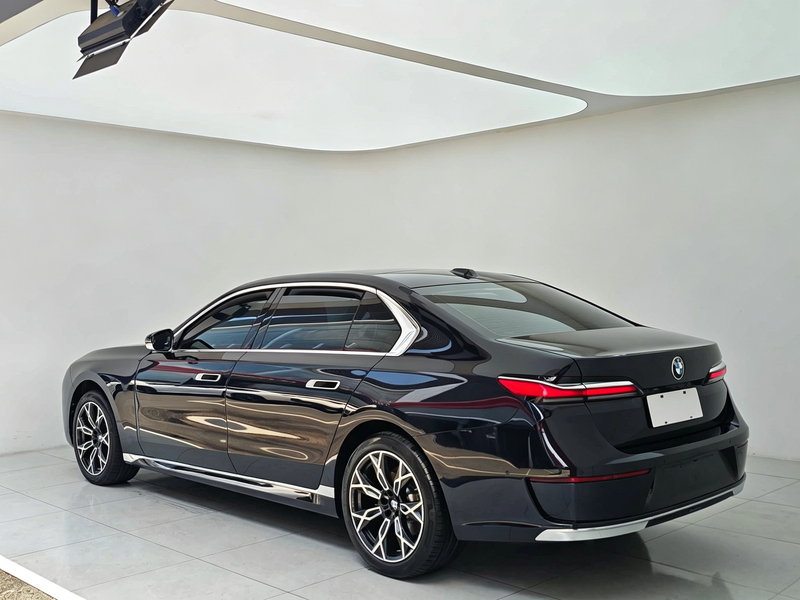BMW 7 Series, 2024 — фото 5 из 12