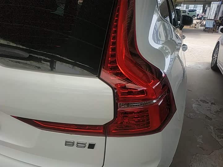 Volvo XC60, 2023 — фото 8 из 9
