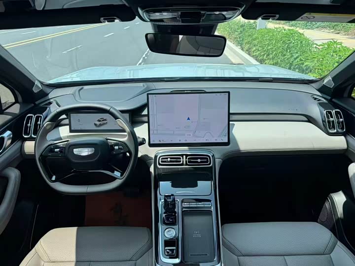 Geely Atlas L, 2025 — фото 5 из 9