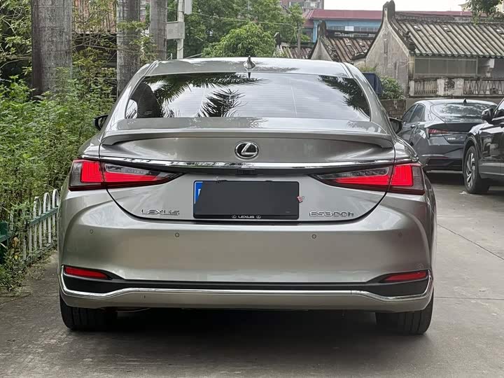Lexus ES, 2023 — фото 8 из 9