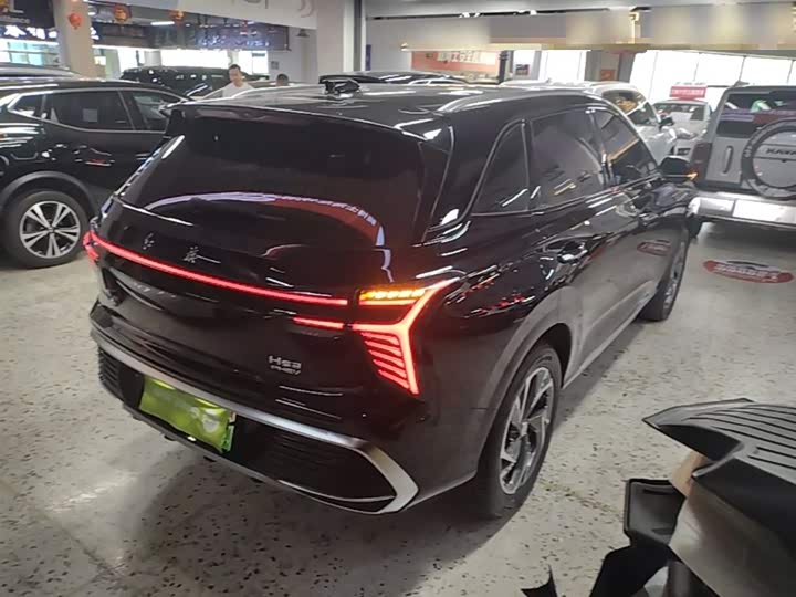 Hongqi HS3 Hybrid, 2025 — фото 7 из 9